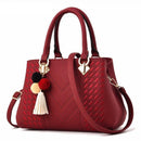 Bolsa Feminina de Ombro em Couro com Tassel